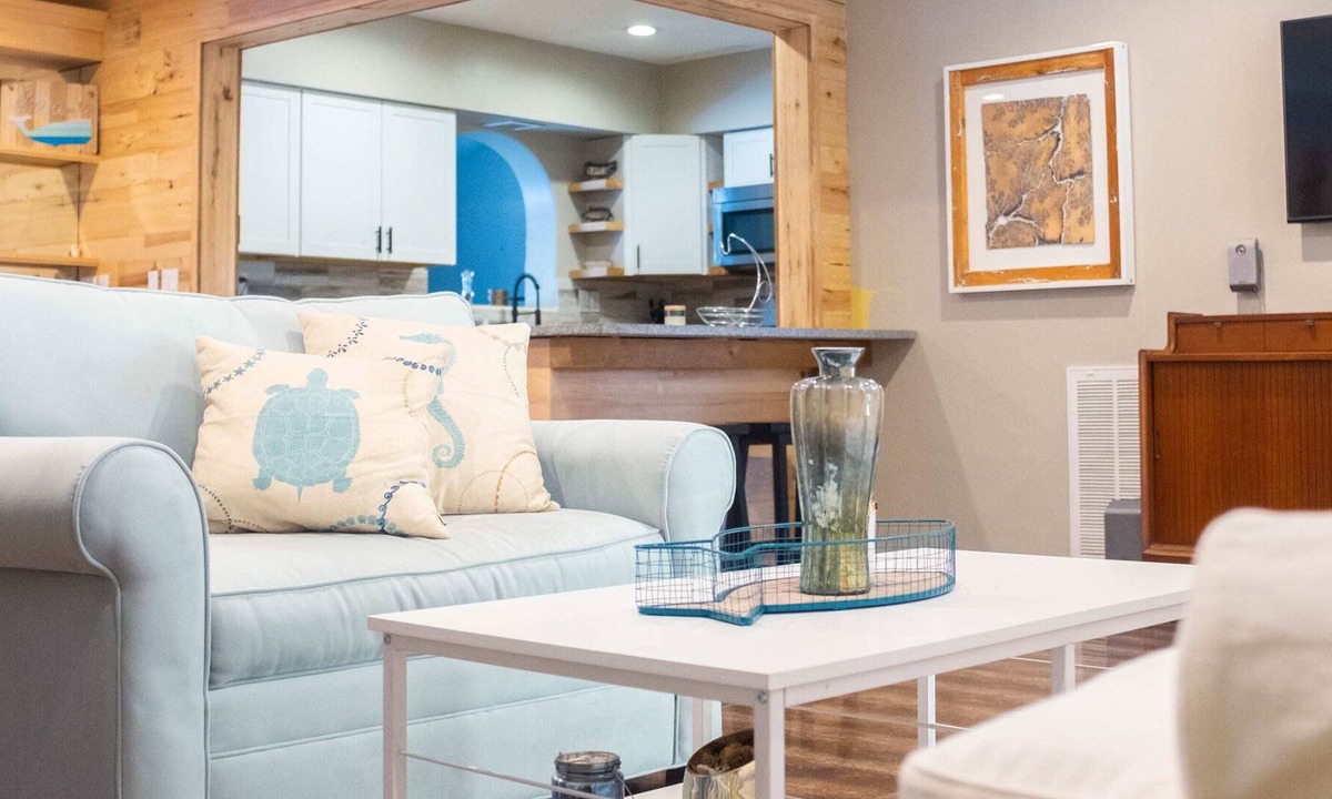 Beachway Estates House | Sunny Side Home - 2/2 with Pool and Rustic touches