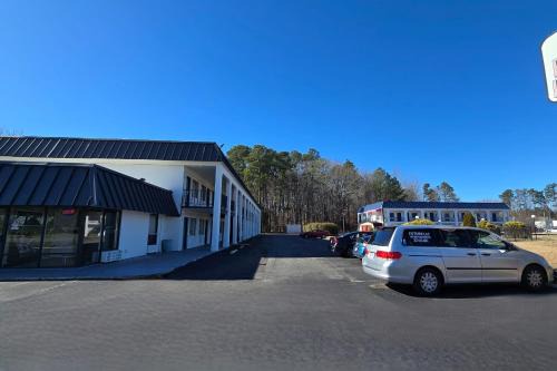 North Newport News Hotel | Sunrise Inn By OYO Newport News US-60