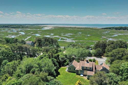 Eastham House | Sunroom Mins to Beaches Views of Marsh