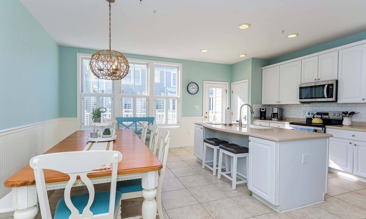 Sunset Island Condo | Sunset Island - 5 BR, Sleeps 12, 2 pools