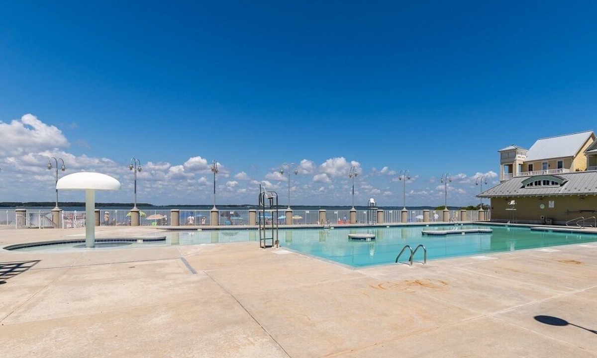 Sunset Island Condo | Sunset Island 6 Hidden Cove Way, Unit 4A, Luxurious 3BR condo! Free WIFI!