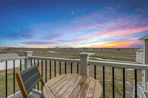 Hampton House | Sunset Views Balcony Marsh Views AC