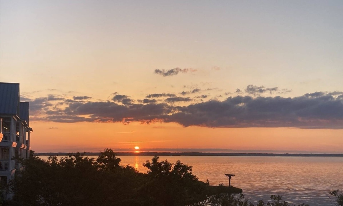 Sunset Island House | Sunsets & Fireworks from the Balcony