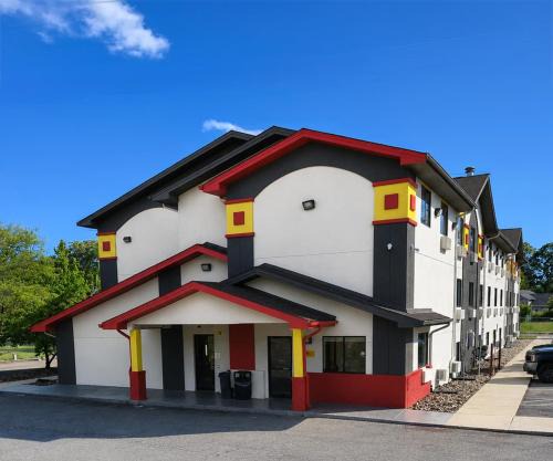 California Hotel | Super 8 by Wyndham Lexington Park/California Area