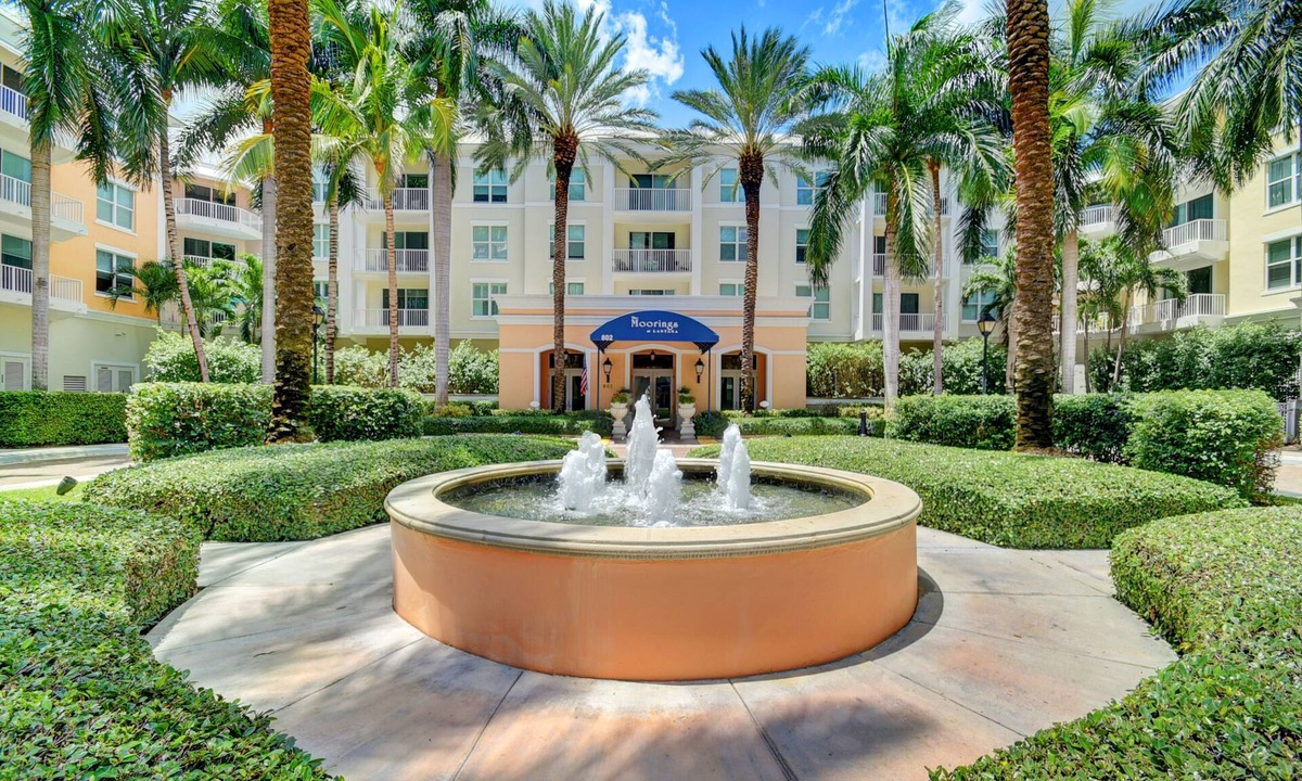 East Ocean Ave Condo | Superb condo located in a resort style complex