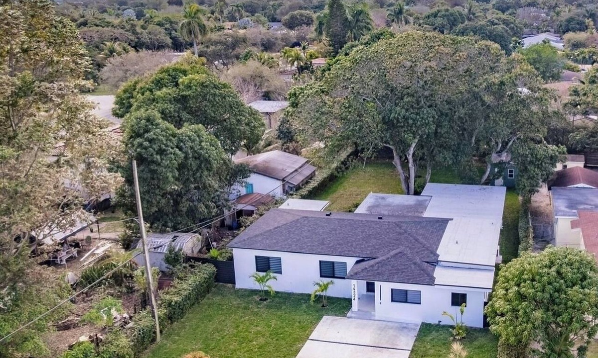 Golden Glades House | Superb Miami 4 Bedrooms, 3 Bath home, Perfect for Families & Groups