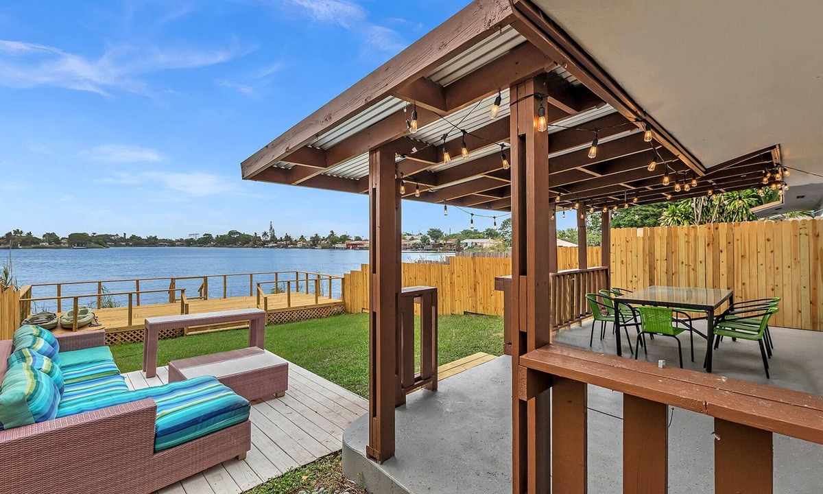 Fort Lauderdale Villa | ★ SuperVilla ★ Lakefront ★ Sunsets, SUP, Grill