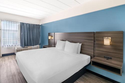 Northeast Virginia Beach Hotel | SureStay Hotel by Best Western Virginia Beach Royal Clipper
