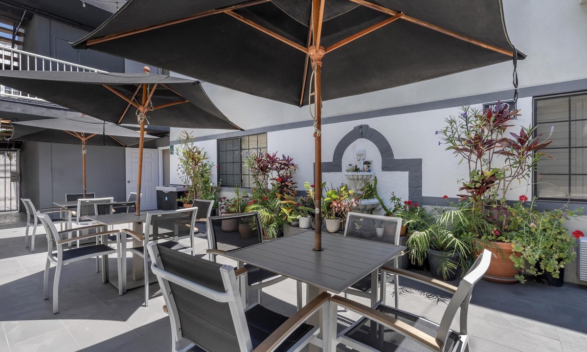 Fairfax District Hotel | SureStay Hotel by Best Western Beverly Hills West LA