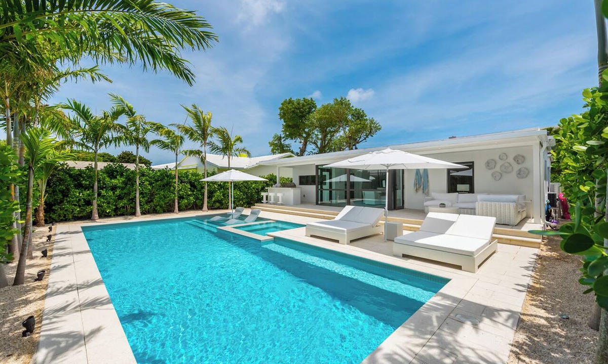 Surfside House | Surfside Beach Bungalow - heated saltwater Pool & Spa! 2 blocks from the beach!