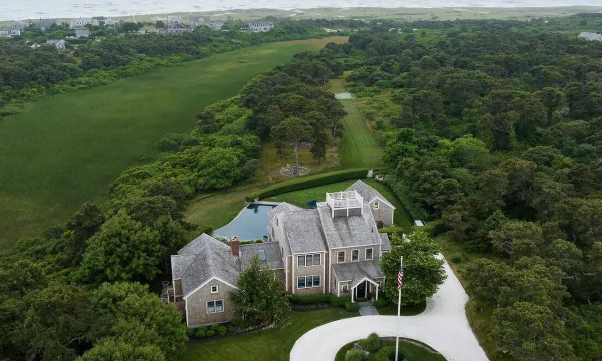 Siasconset House | Surfside Estate with Pool, Golf & Movie Theatre!