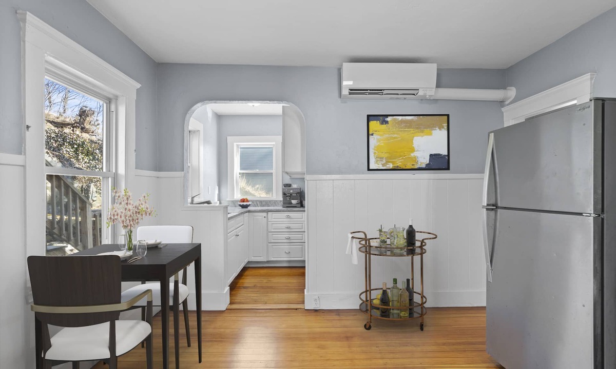 Swampscott Apartment | Swampscott Open Concept Unit W/Lots Of Natural Light, 15 min To Swampscott Beach