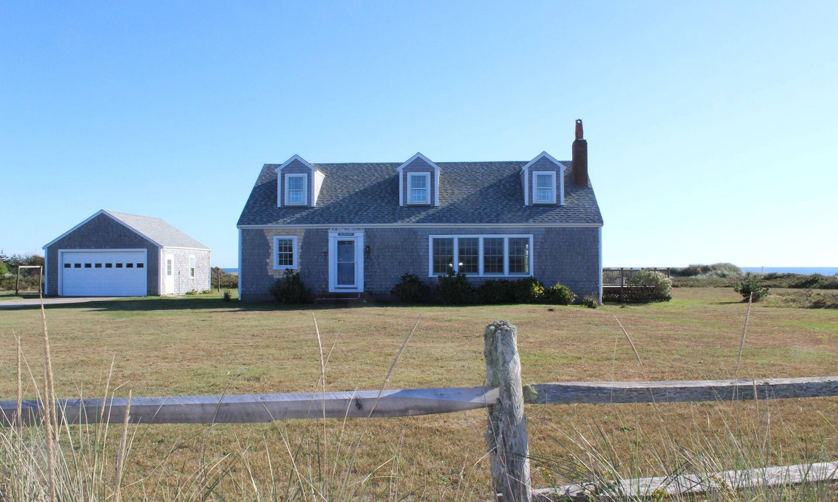 Madaket House | SWEEPING OCEAN VIEWS, HEAR THE SURF, 1 MINUTE WALK TO MADAKET BEACH