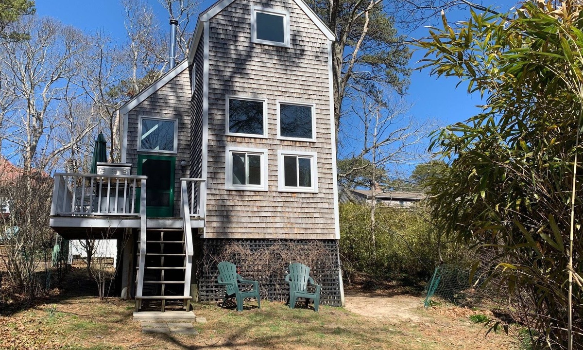 Wellfleet House | Sweet Studio Cottage in the Woods