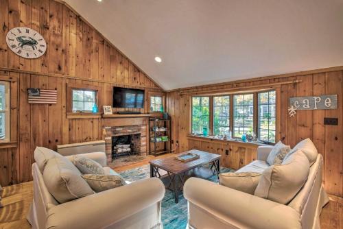 South Dennis House | Swim & Unwind! Follins Pond Cottage Near Beach