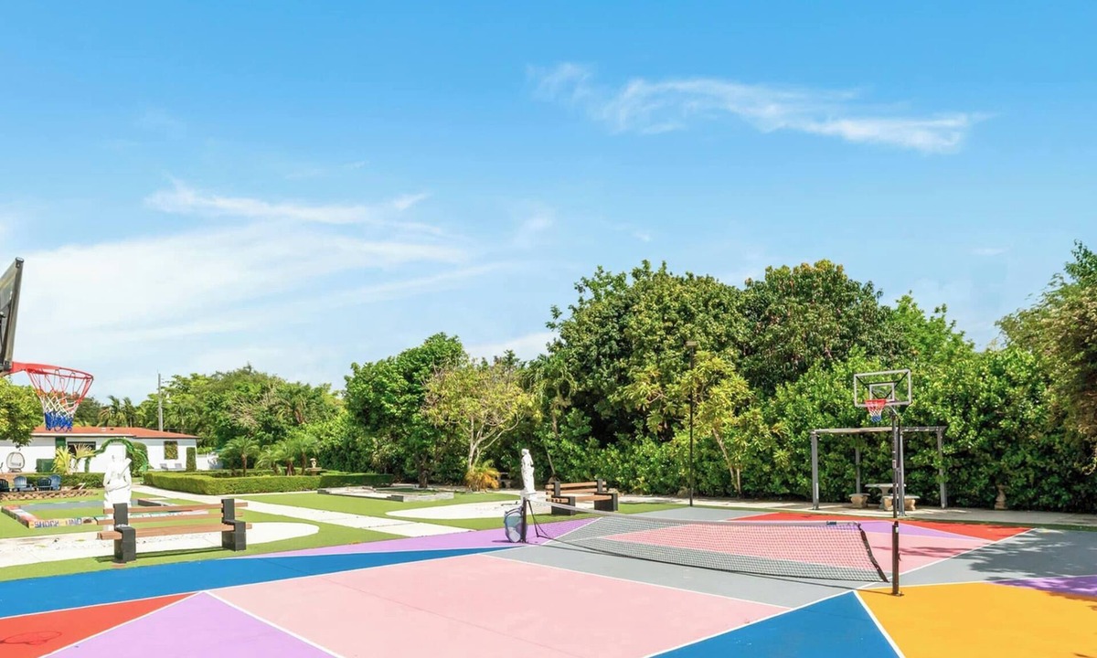 West Little River House | Swish Villa | Unique BKB Court | Outdoor Cinema