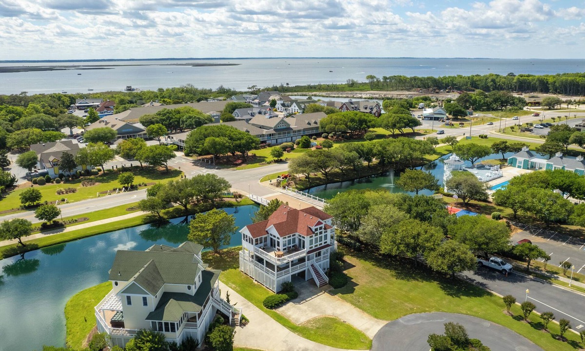Buck Island House | Taproom's Landing: Hot Tub, Community Pool nearby, Close to Beach