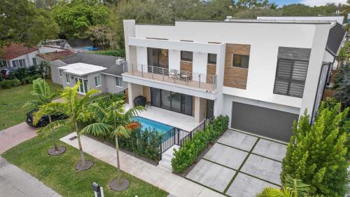 Tarpon River House | Tarpon River Enclave - New Build