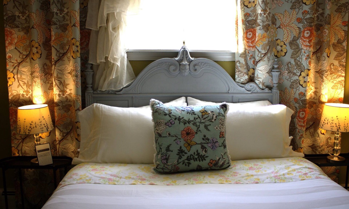 Fall River Apartment | Taylor's Pharmacy Guesthouse