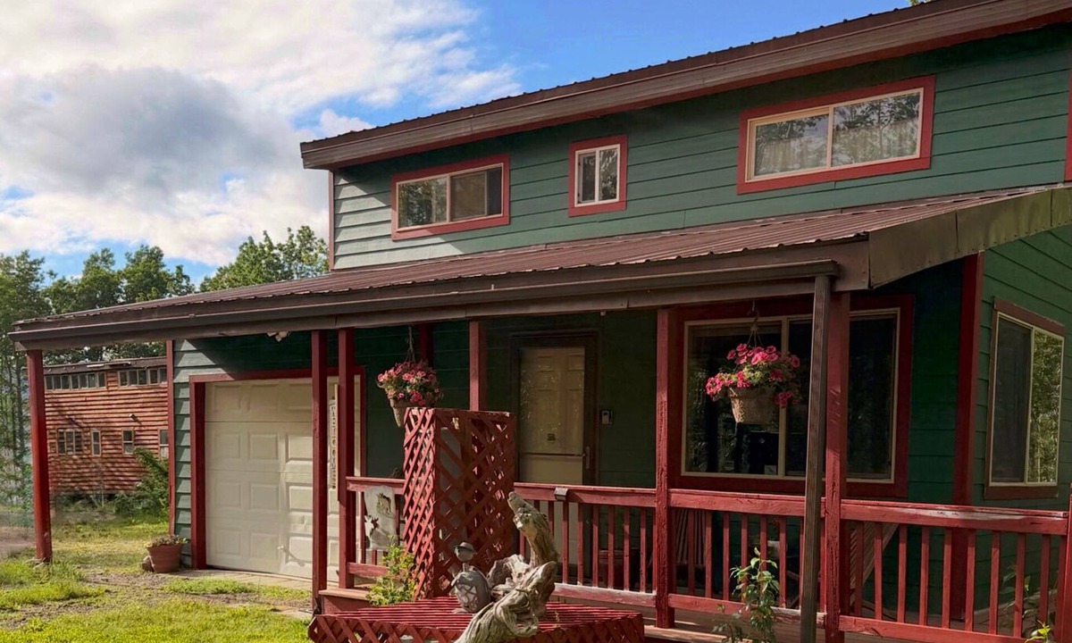 East Glacier Park House | The Aspen Art House - 3 bed by Glacier Natl. Park
