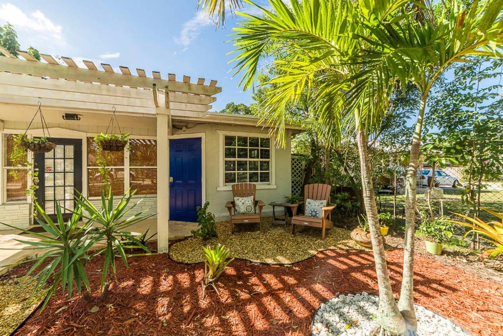 South Middle River Apartment | The Blue Door Inn