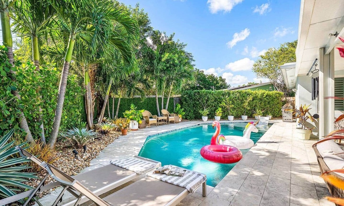 Deerfield Beach House | The Blue Wave Pool 3BDR