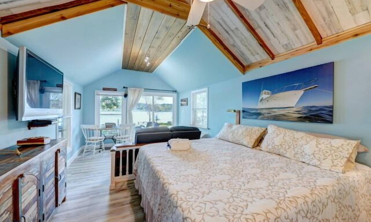 Selbyville Cottage | The Boathouse on the Creek