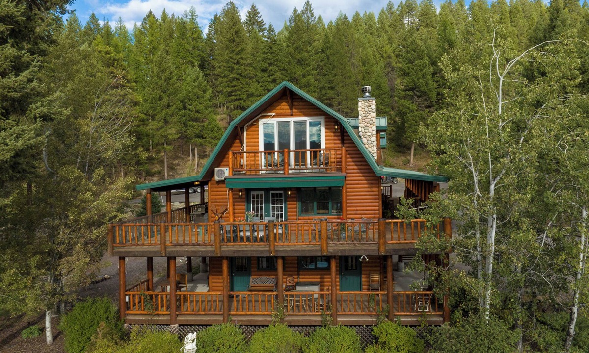 Whitefish Ski Chalet | The Chalet at North Star Ranch - Secluded 40 Acres