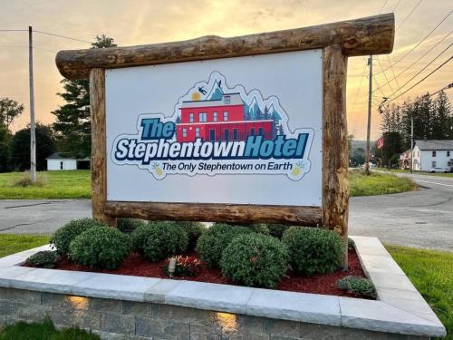 Stephentown House | The entire Stephentown Hotel 28 person occupancy