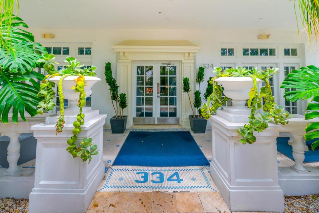 South Pointe Apartment | The Fountain 301 - One Bedroom Condominium