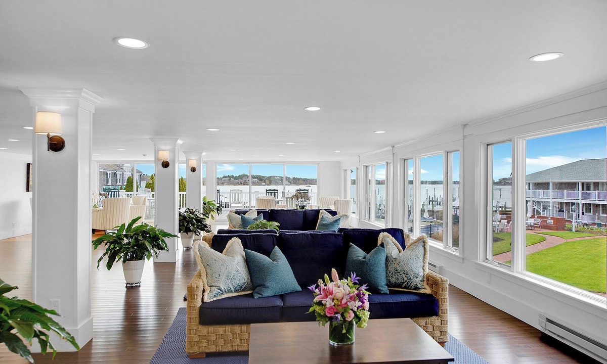 Edgartown Hotel | The Harborside Inn