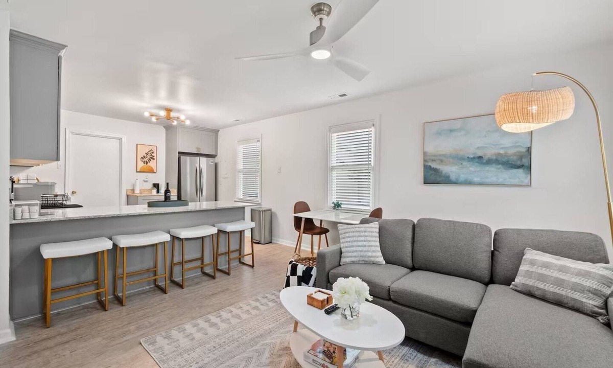Hampton House | The Iverson: Cozy 2 Bdrm Home by the Beach