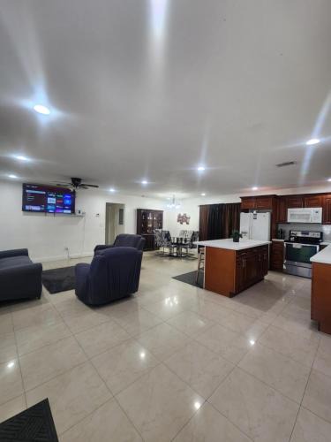 Miami Gardens House | The Jazzy Escape