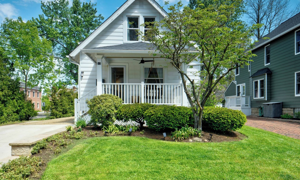 Chagrin Falls House | The May House - Walk to Chagrin Falls + Hot Tub