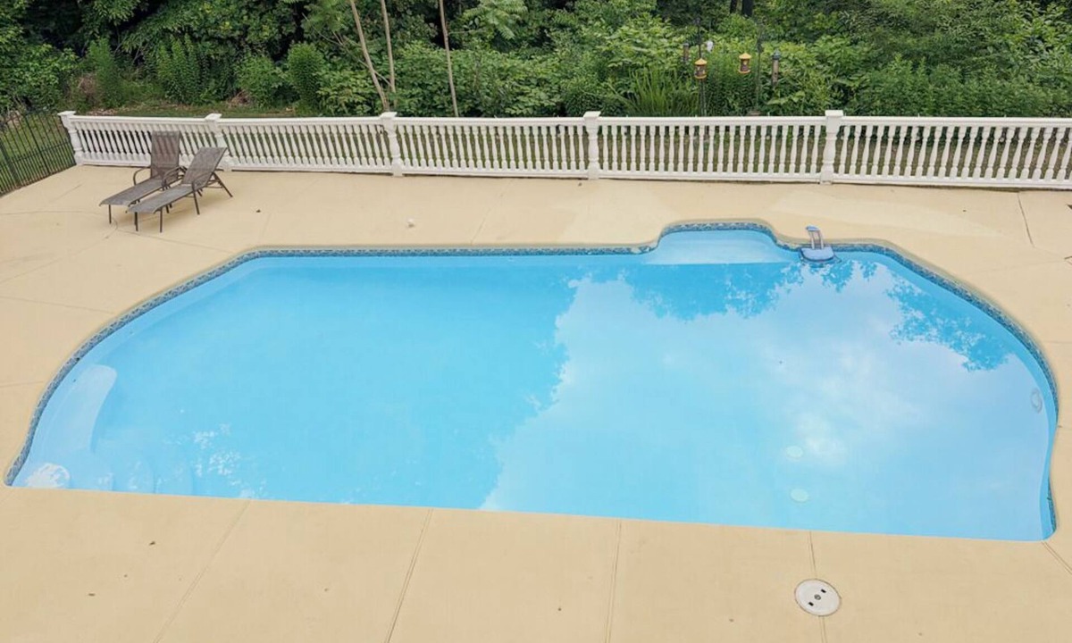 Cold Harbor Apartment | The New Amsterdam Nook 2 Bed - 1 Bath - Full Kitchen - Pool - AC