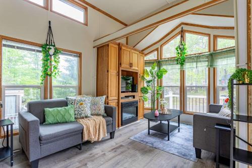 Gouldsboro House | The Nook Tiny Home Fire Pit Close to Lake