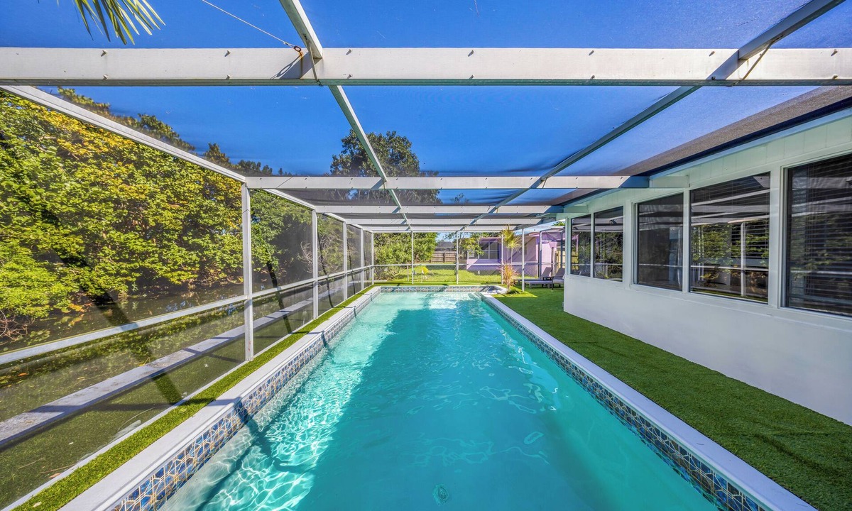 Golden Glades House | The North Miami Getaway: Relax, Unwind, Explore