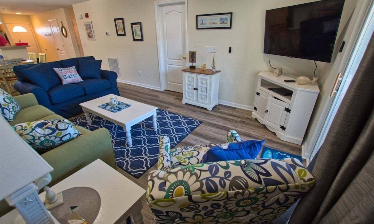 Rehoboth Beach Condo | The Palms * 2BR Luxury Condo, Sleeps 7