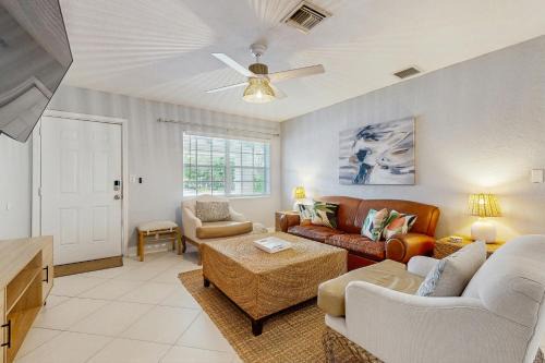 Middle River Terrace House | The Palms