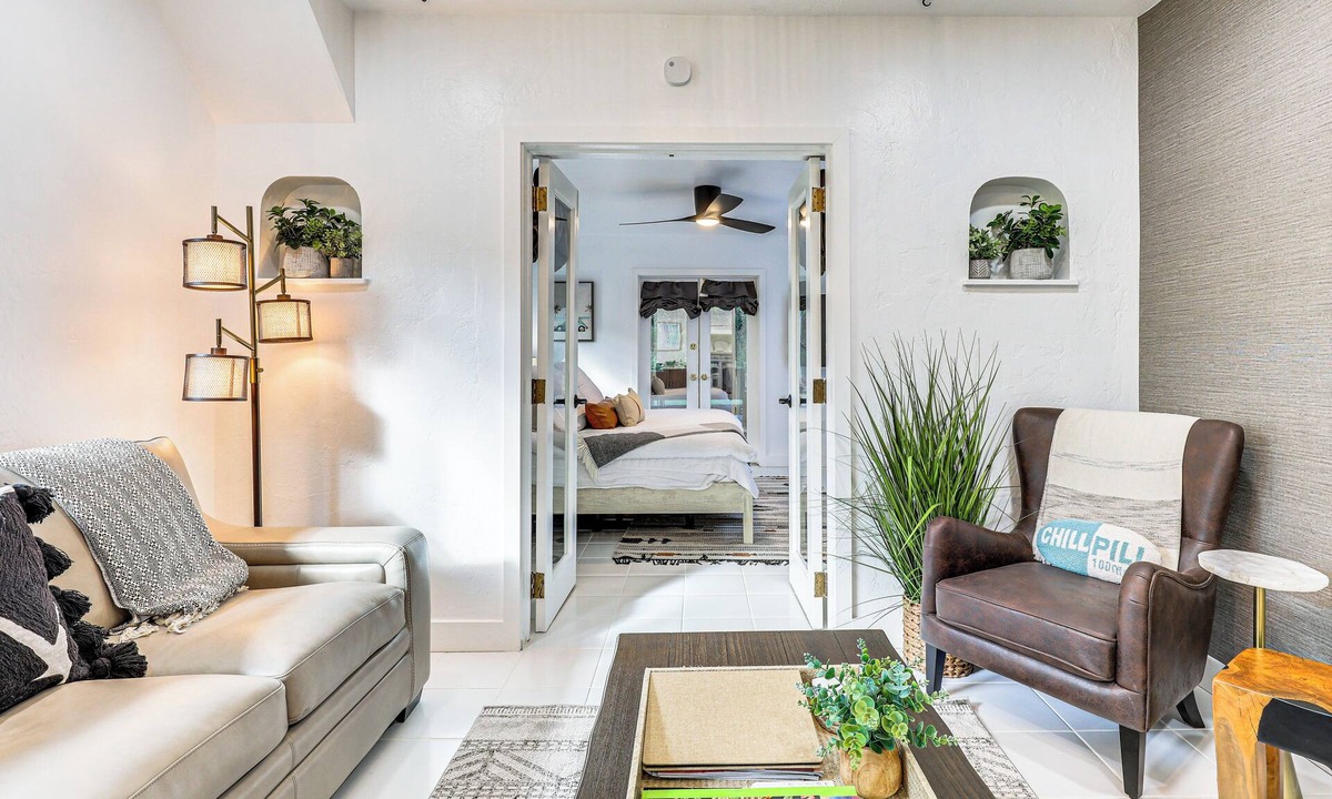 Lake Ridge Cottage | 'the Peacock Bungalow' Near Fort Lauderdale Beach!