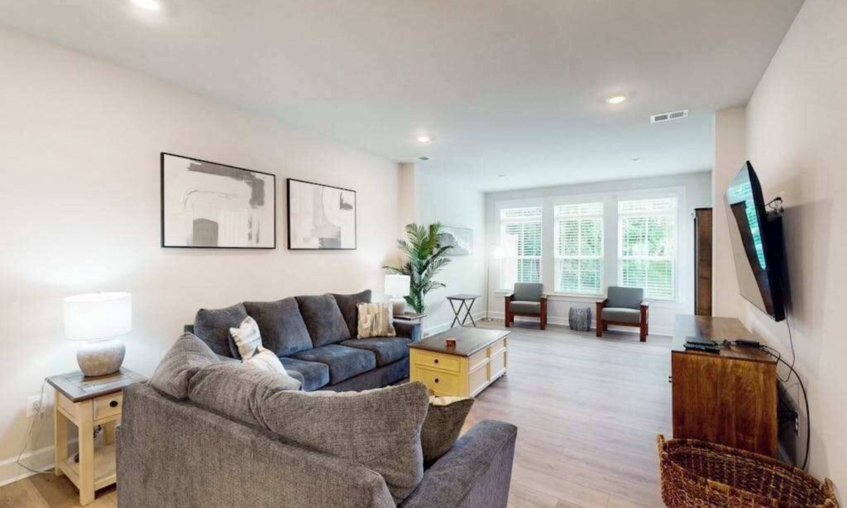 Long Neck House | The Peninsula spacious home w/community pool, hot tub, tennis courts
