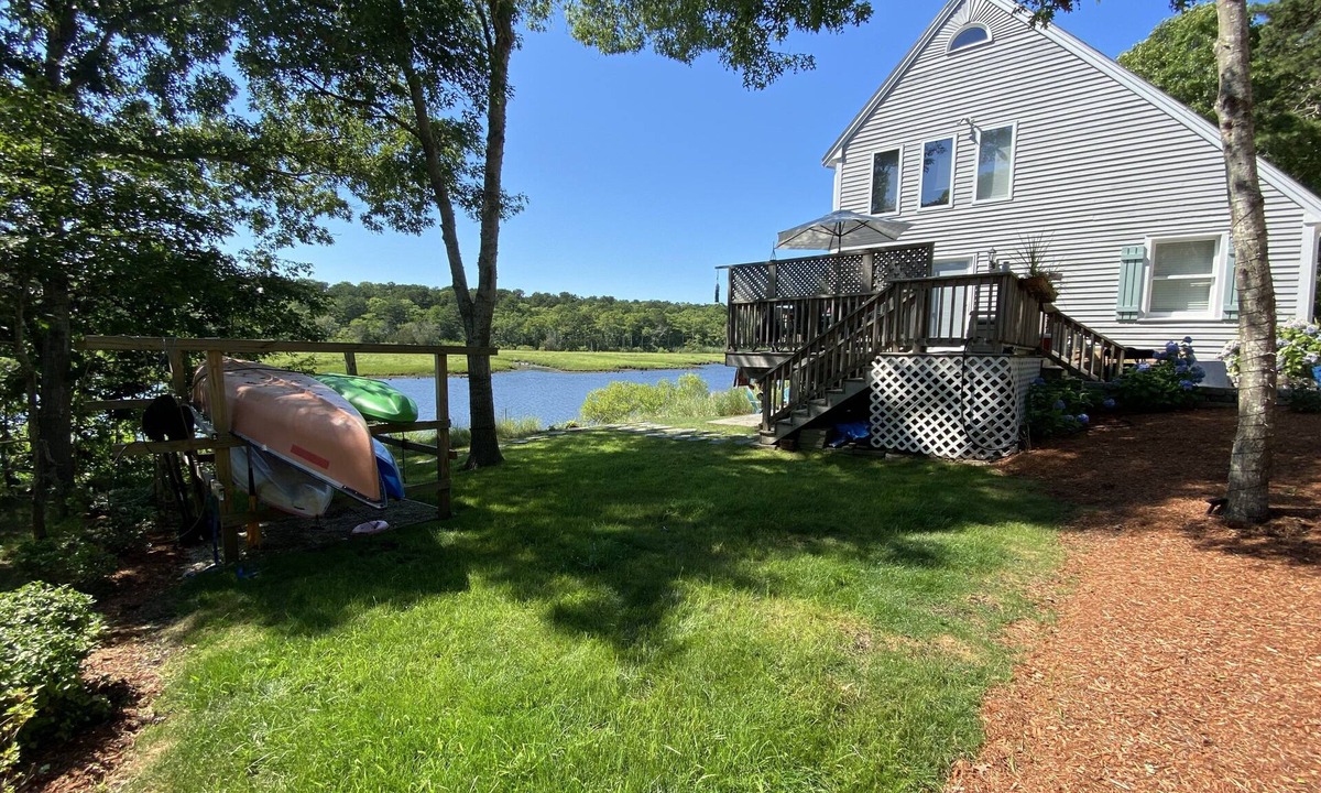 East Falmouth House | The Perfect Waterfront Home, mins from downtown and beaches! Getaway this summer