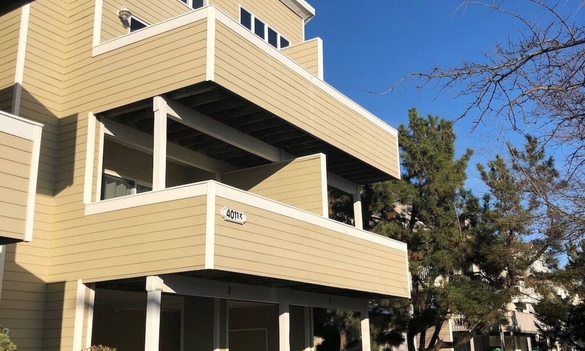 Fenwick Island Condo | The Pink Palace - Fenwick Island Beach Block w/Pool & Super Easy Beach Access