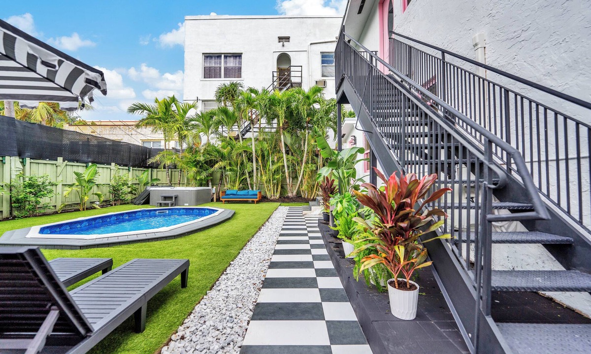East Little Havana House | The Pink Palm | Little Havana | Pool & Hot Tub