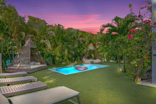 Little Havana Villa | The Purple Paradise PoolHot Tub Little Havana