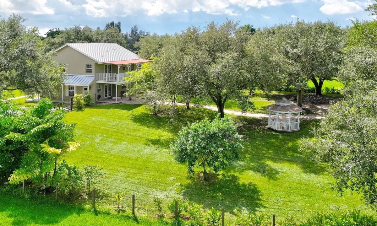 Southwest Ranches House | The Ranches: 1 acre lot with Gazebo!