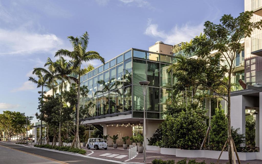 Pineapple Grove Arts District Hotel | The Ray Hotel Delray Beach, Curio Collection By Hilton