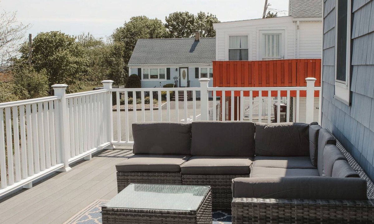 Revere Apartment | The Sapphire House with Deck in Revere Beach