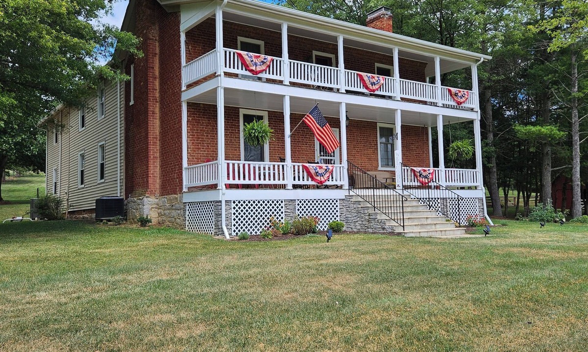 Buchanan House | The Serene Farm Life.without all the work! Lots of space and privacy!