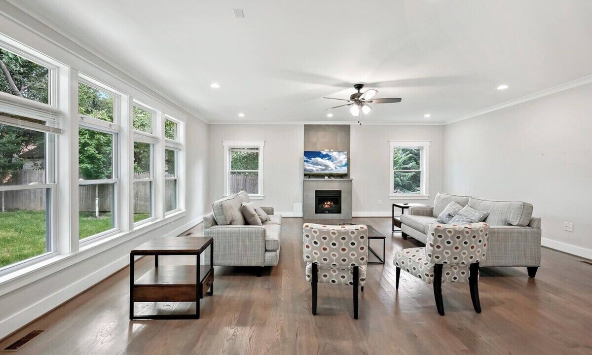 Baileys Crossroads House | The Ultimate Luxury | Yard | Jacuzzi | Garage